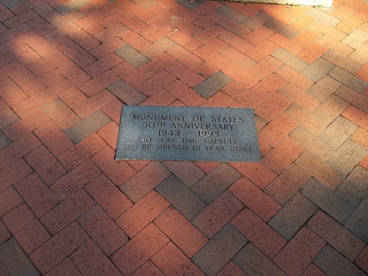 Monument of States